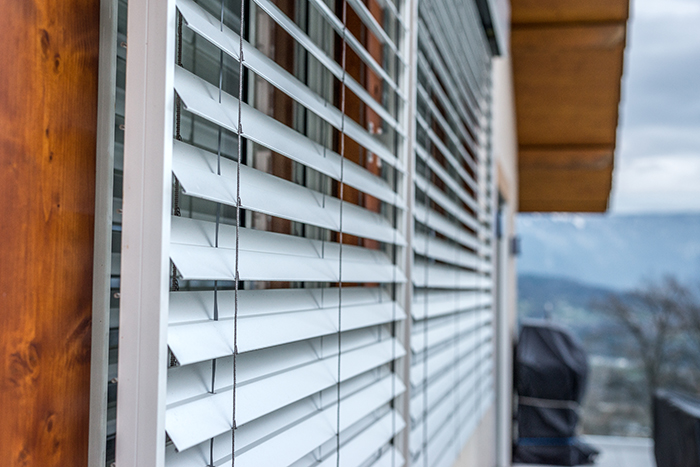 Brise-soleil orientable en aluminium à Annecy