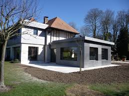Extension de maison avec débord de toiture à Annecy
