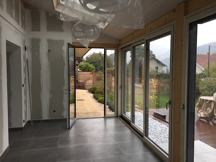 Extension de maison avec baie vitrée à Annecy