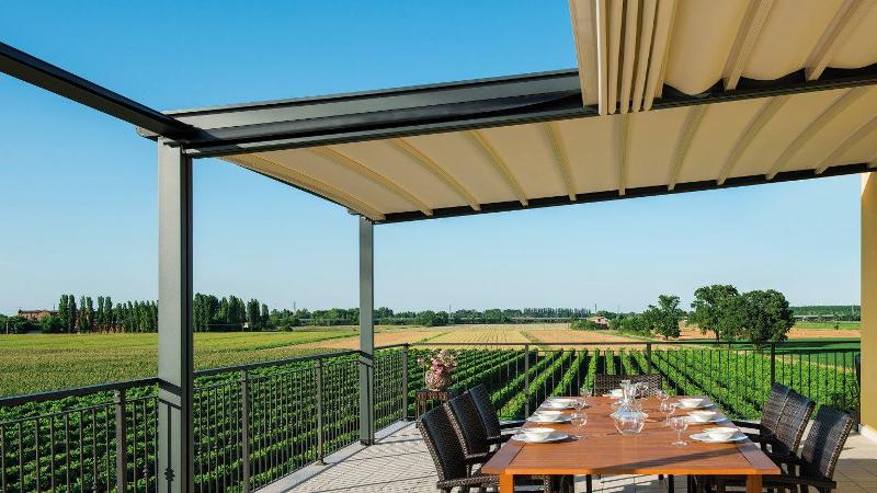 Pergola à toile rétractable à Annecy