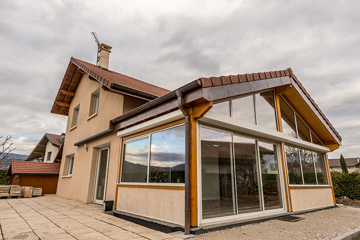 Véranda aluminium avec toiture vitrée à Annecy